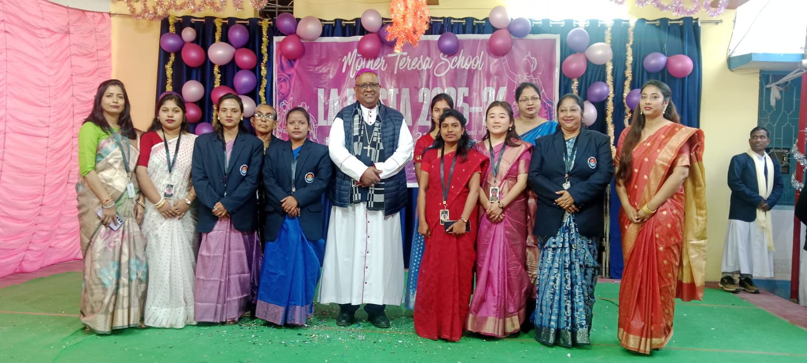 Group Photo of Teachers and Distinguished Guest